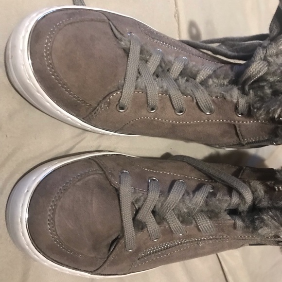 Guess faux fur sneaker/boot…. Sneaker is grayish in color… size 8.5 - Picture 5 of 10